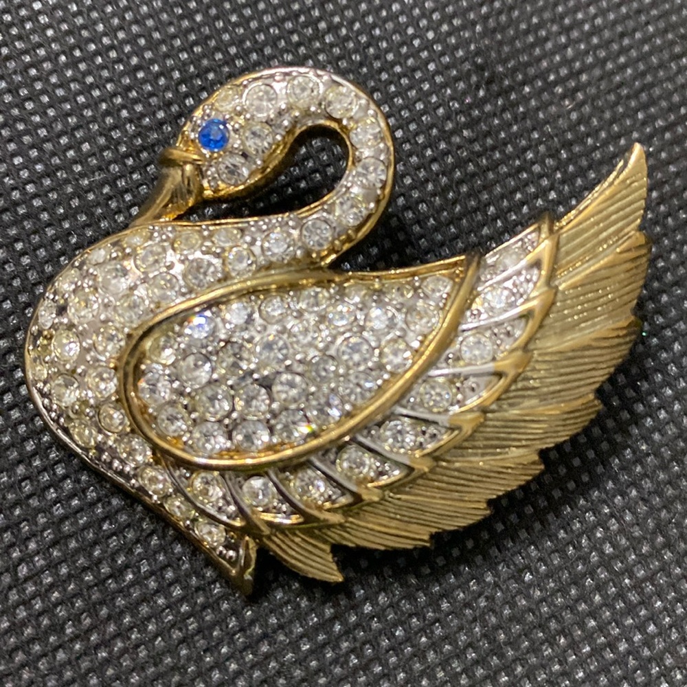 Vintage Swan with rhinestones Brooch